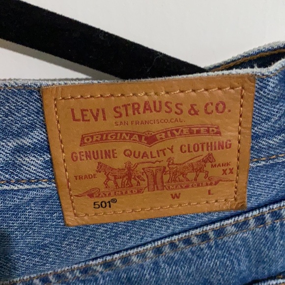 Levi’s jean shorts - Picture 3 of 5